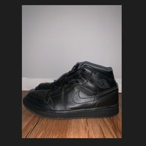 Jordan 1’s all black